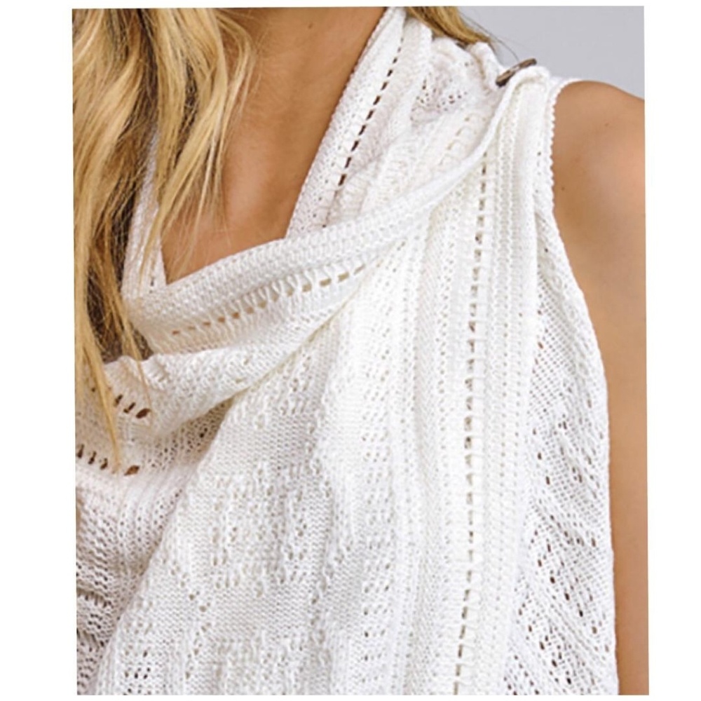 B SKIES ARE BLUE Plus Size Crochet Overlap Vest - Picture 4 of 5